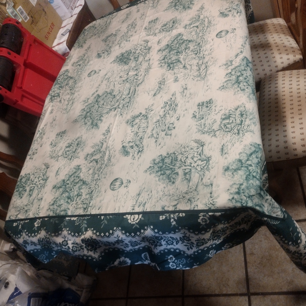 Chic Green and White Tablecloth